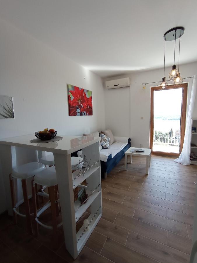 Cozy Apartmant With A Sea View In